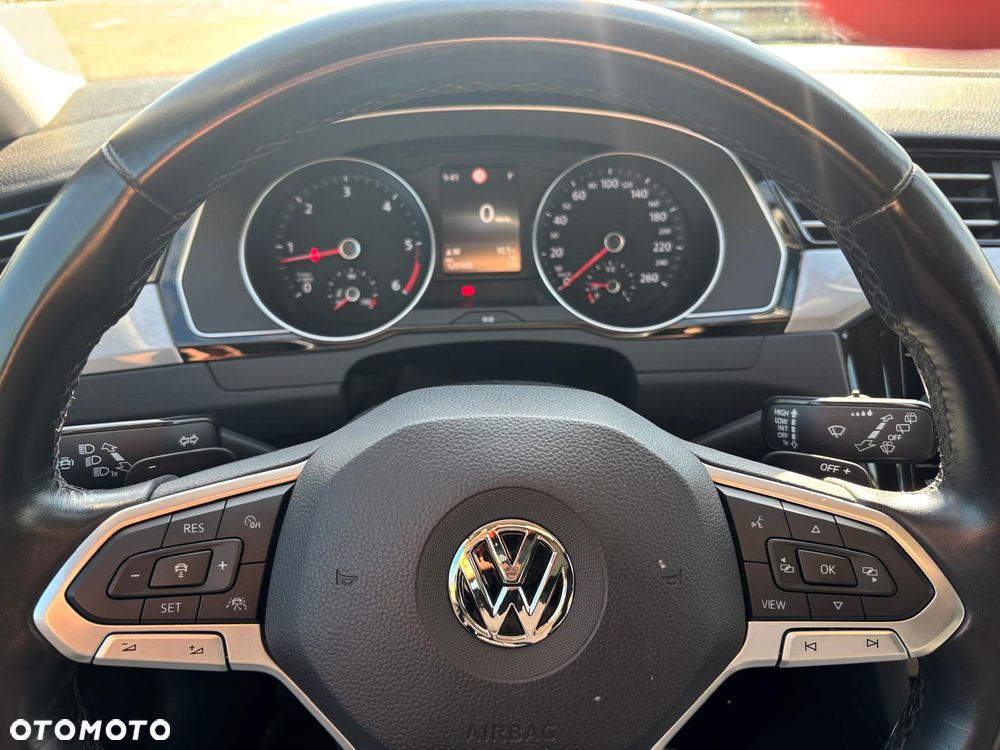 Volkswagen Passat Variant 2.0 TDI SCR DSG Business - 6