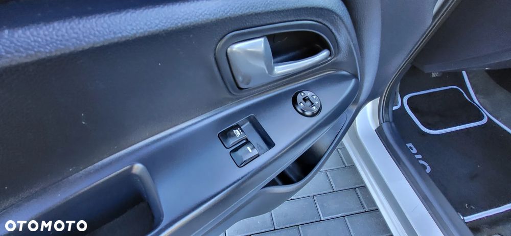 Kia Rio 1.2 Attract - 21