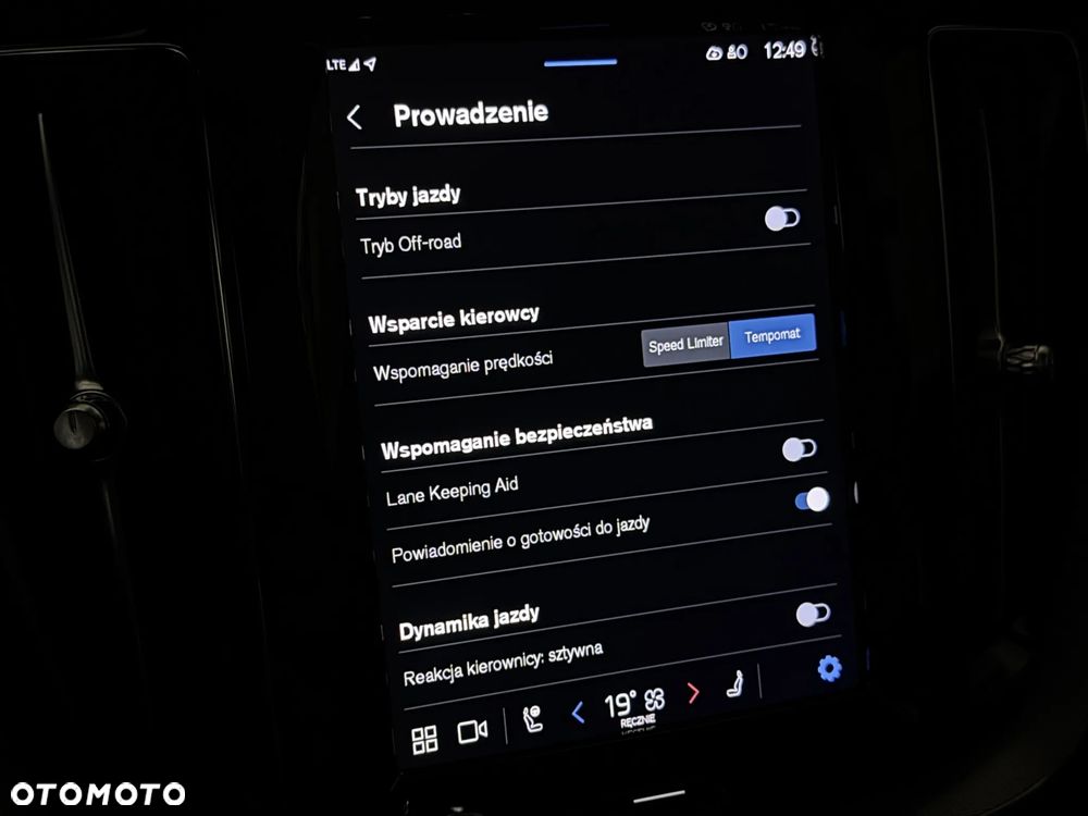 Volvo XC 60 B4 D Plus Dark - 28