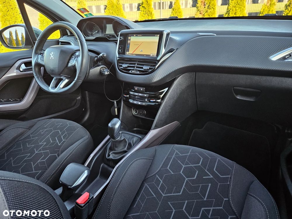 Peugeot 2008 1.2 Pure Tech Style EU6 - 14