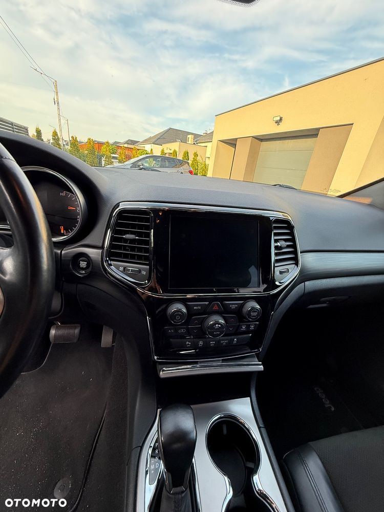 Jeep Grand Cherokee - 20