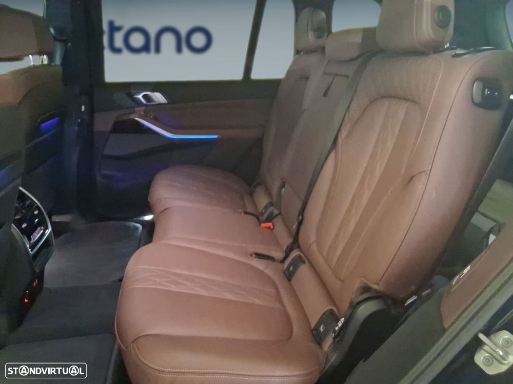 BMW X7 40 d xDrive Pack M — fotografia 12