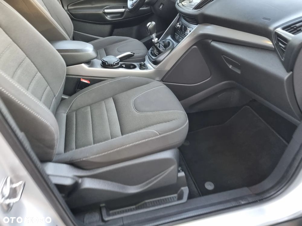 Ford Kuga 2.0 TDCi 4x2 Trend - 34