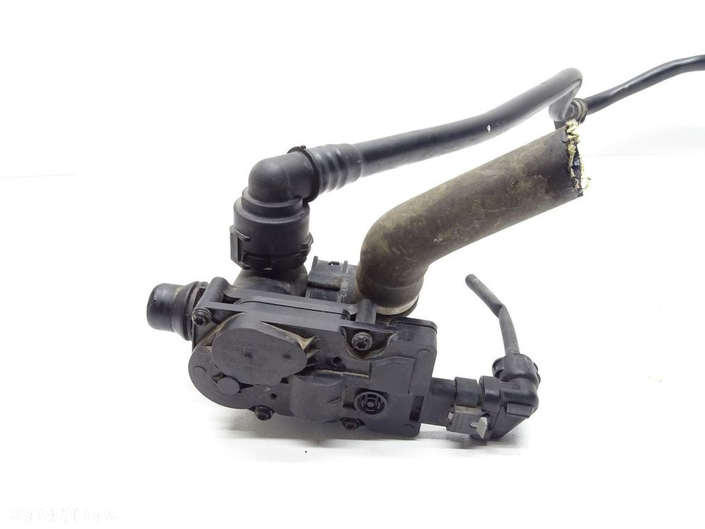 ZAWÓR PRZEŁĄCZAJĄCY WODY POMPKA WĘŻE A0005061300 1.5 CDI MERCEDES W177 W247 - 2