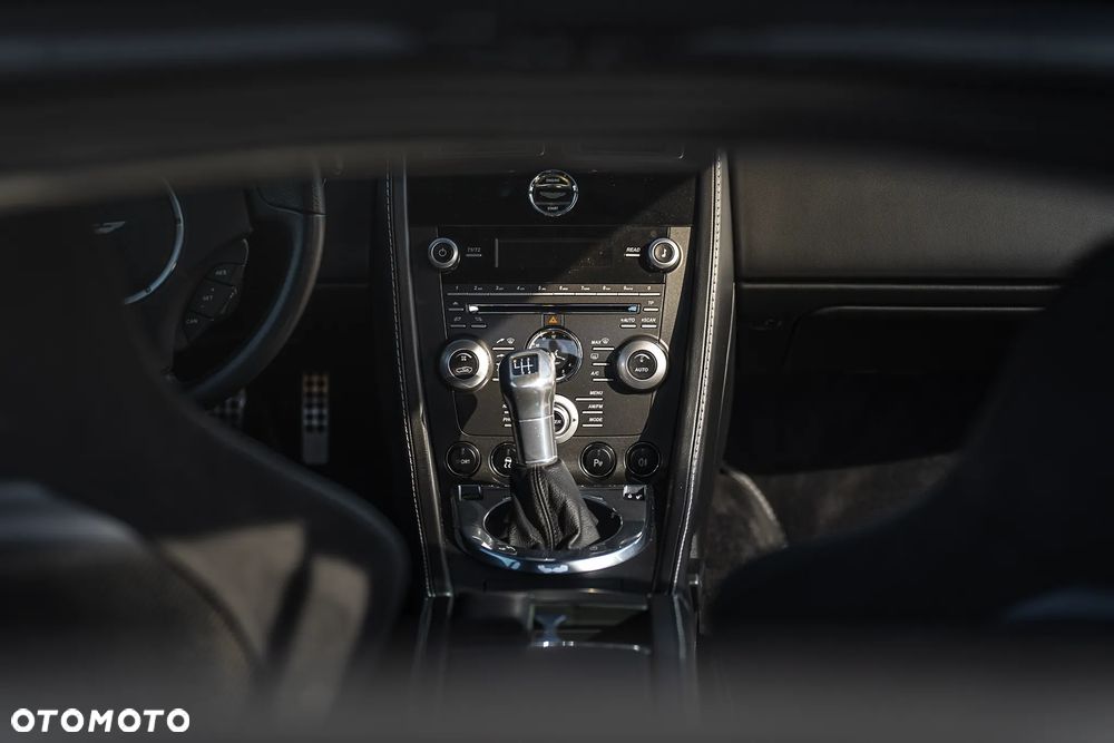Aston Martin V12 Vantage Carbon Black - 9