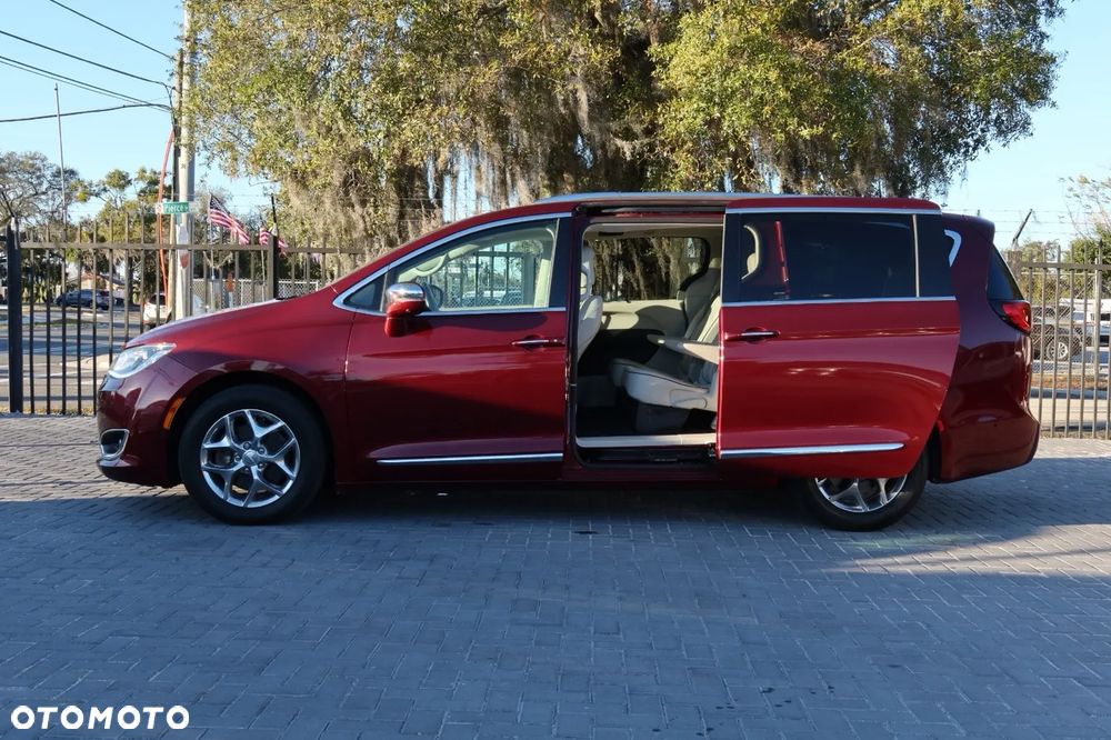 Chrysler Pacifica - 10