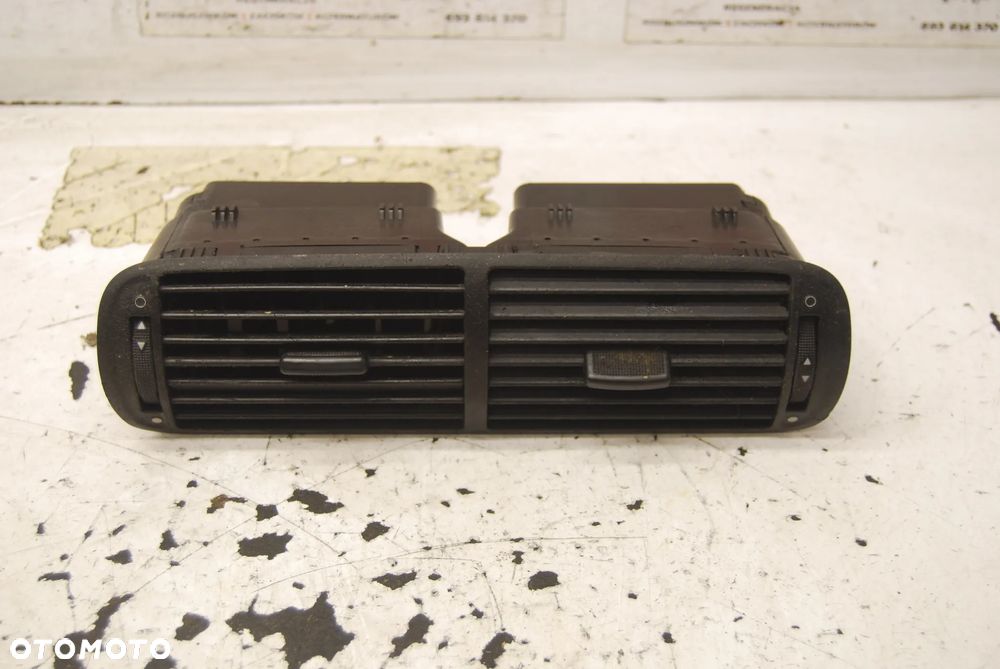 KRATKA NAWIEWU ŚRODKOWA 8L0820951 AUDI A3 8L SEAT TOLEDO II LEON I - 1