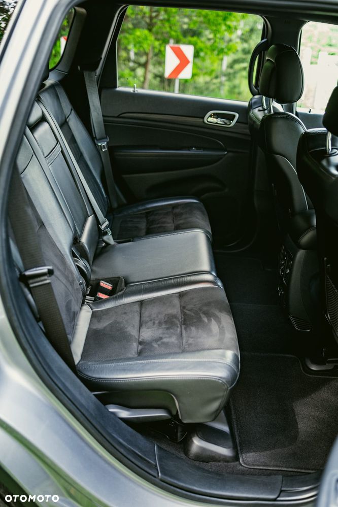 Jeep Grand Cherokee - 31