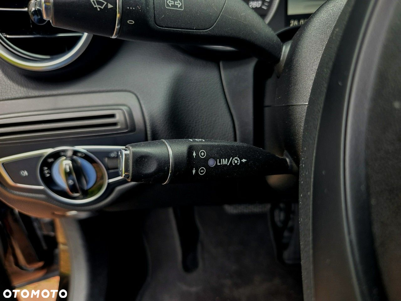 Mercedes-Benz Klasa C 220 (BlueTEC) d 7G-TRONIC AMG Line - 19