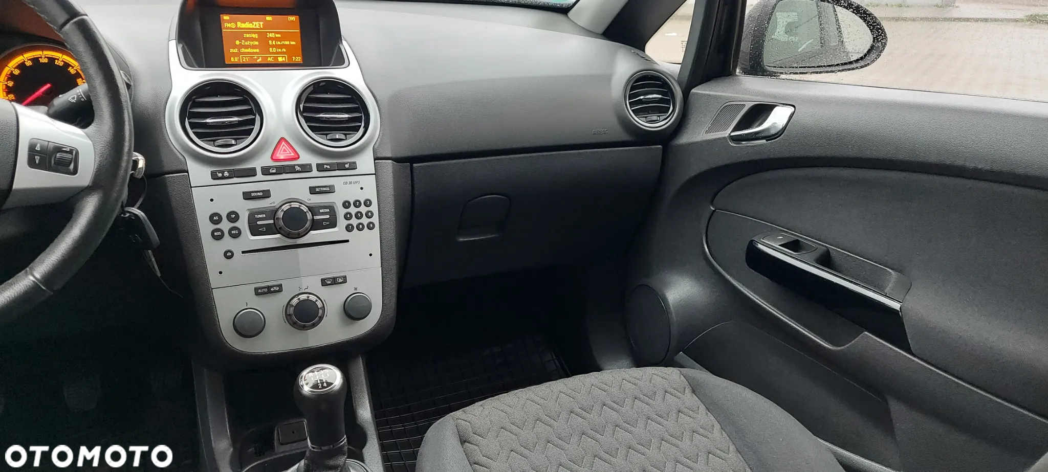 Opel Corsa 1.4 16V Cosmo - 34