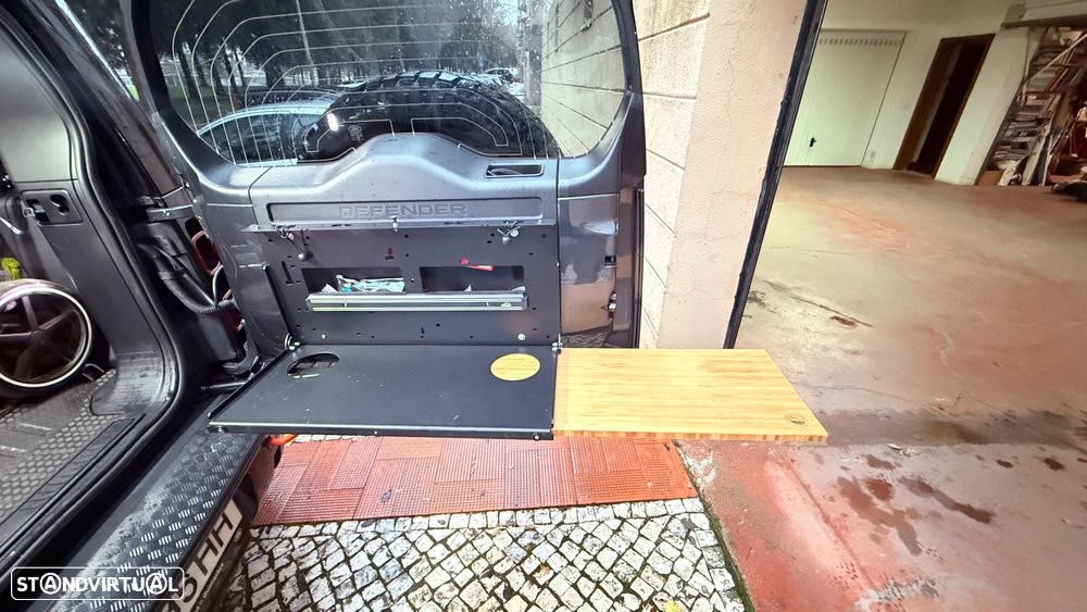 Land Rover Defender 2.0 P400e 110 AWD X-Dynamic SE - 12