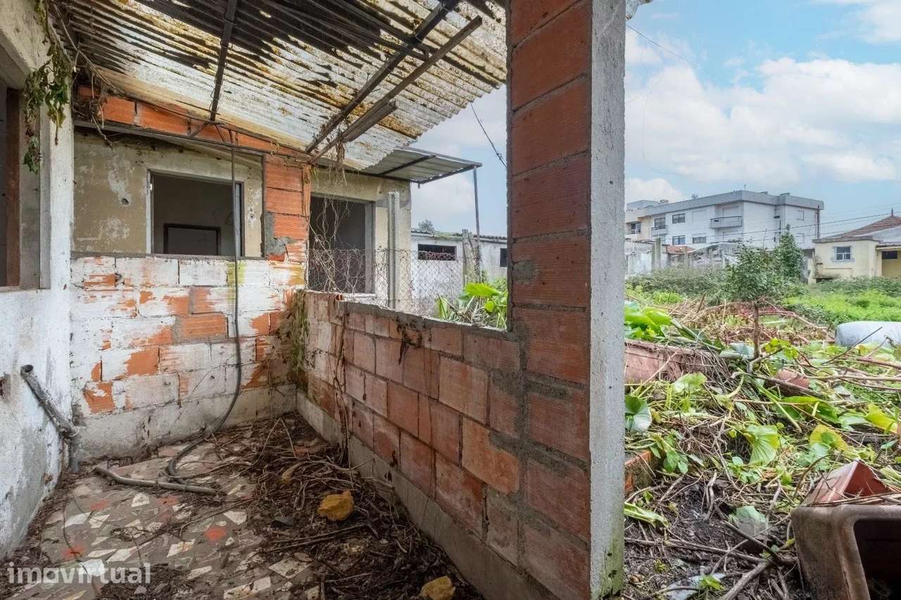 Moradias para Recuperação com Elevado Potencial de Investimento - Maia - Grande imagem: 2/27