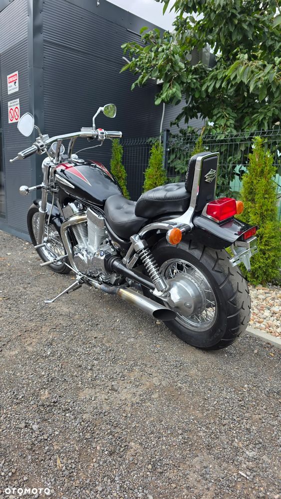 Suzuki Intruder - 12