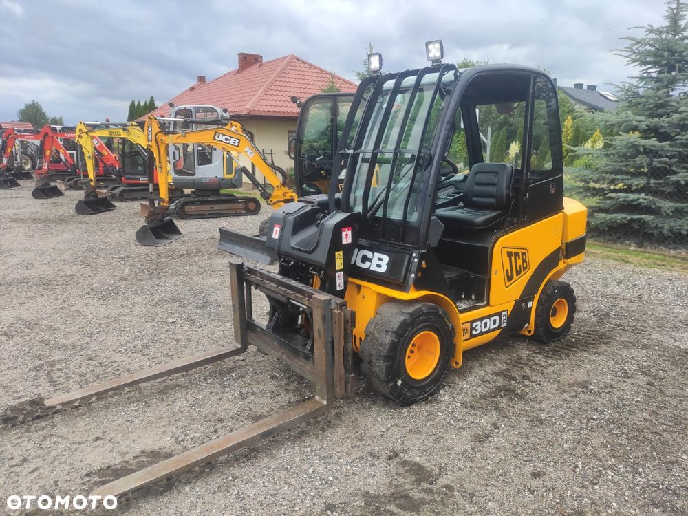 JCB TLT 30D teleskopowy  3 tony przesuw boczny wideł - 2
