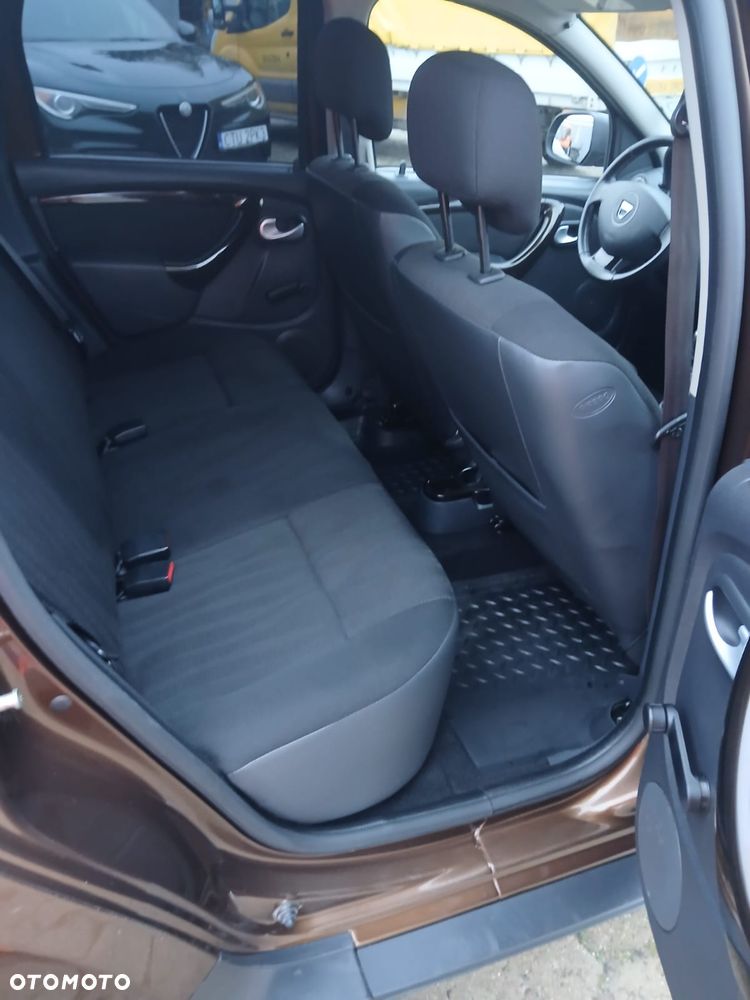 Dacia Duster 1.6 Laureate 4x4 - 12