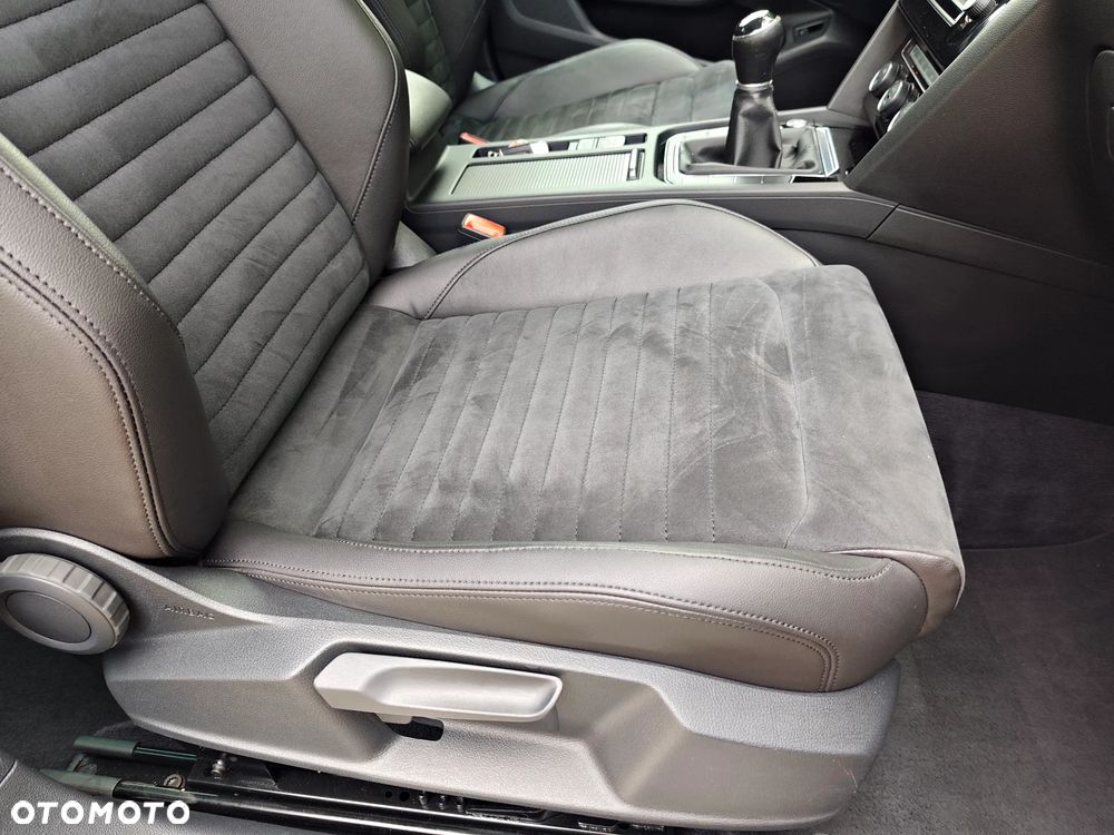 Volkswagen Passat - 29
