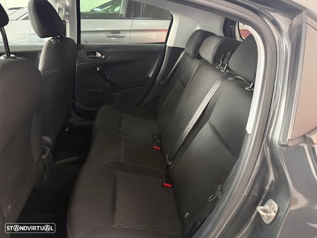 Peugeot 208 1.2 PureTech Style - 8