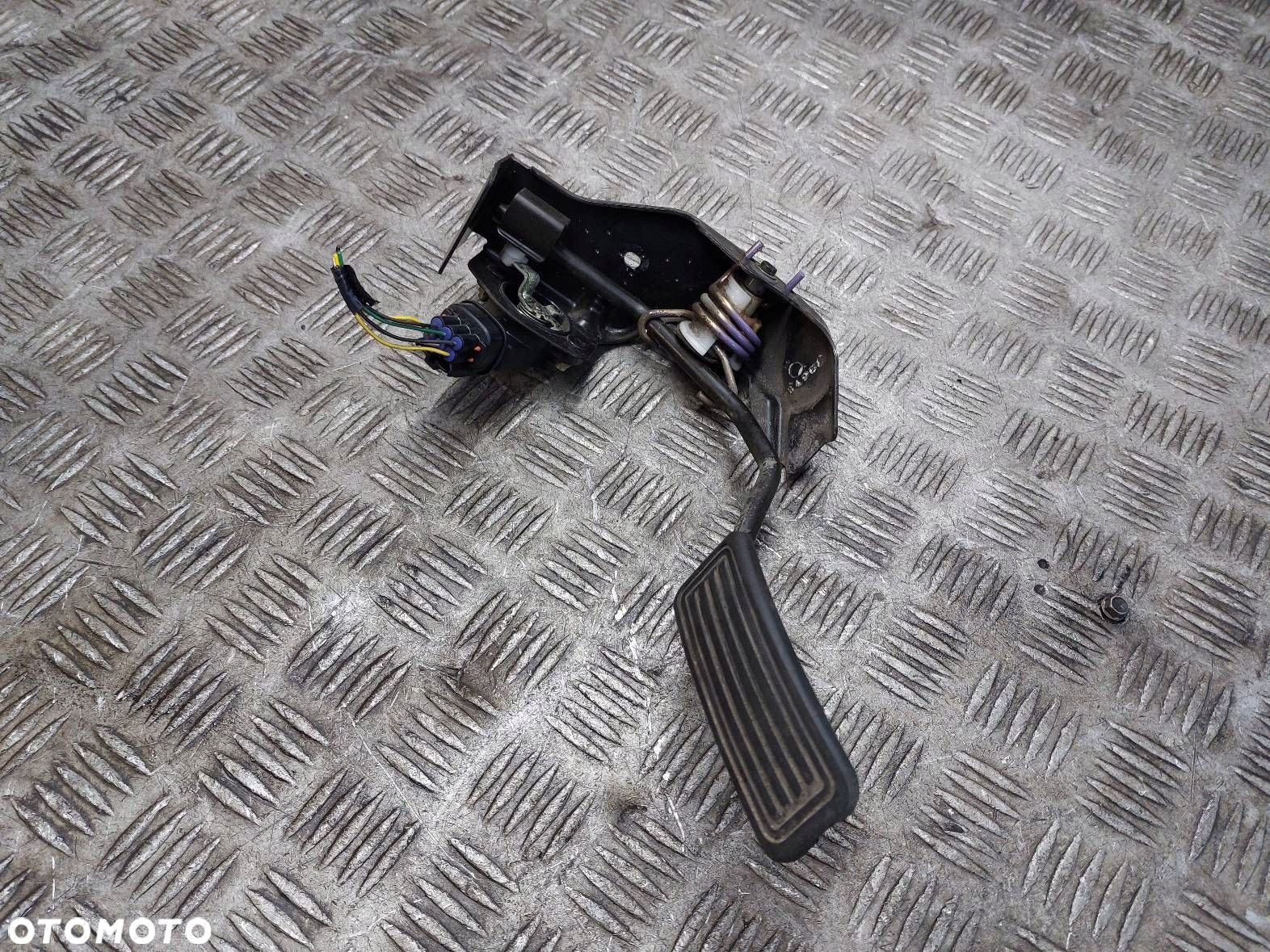 PEDAŁ GAZU POTENCJOMETR AVENSIS T25 2.0 D4D 89281-52021 - 1