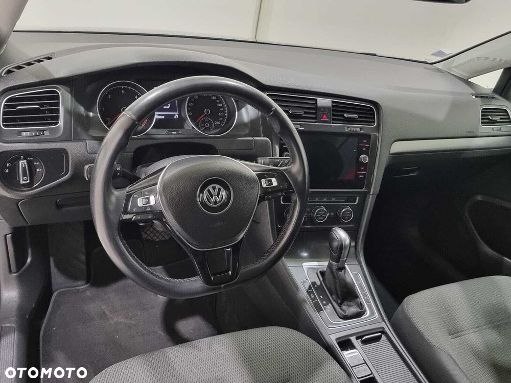Volkswagen Golf - 18