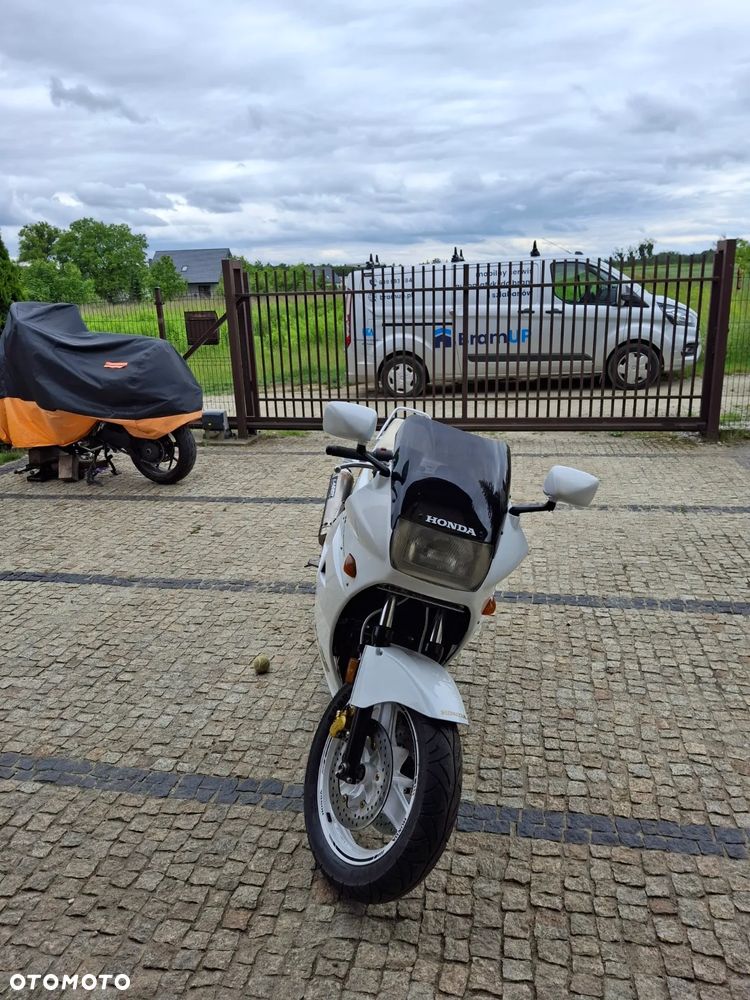 Honda VFR - 3