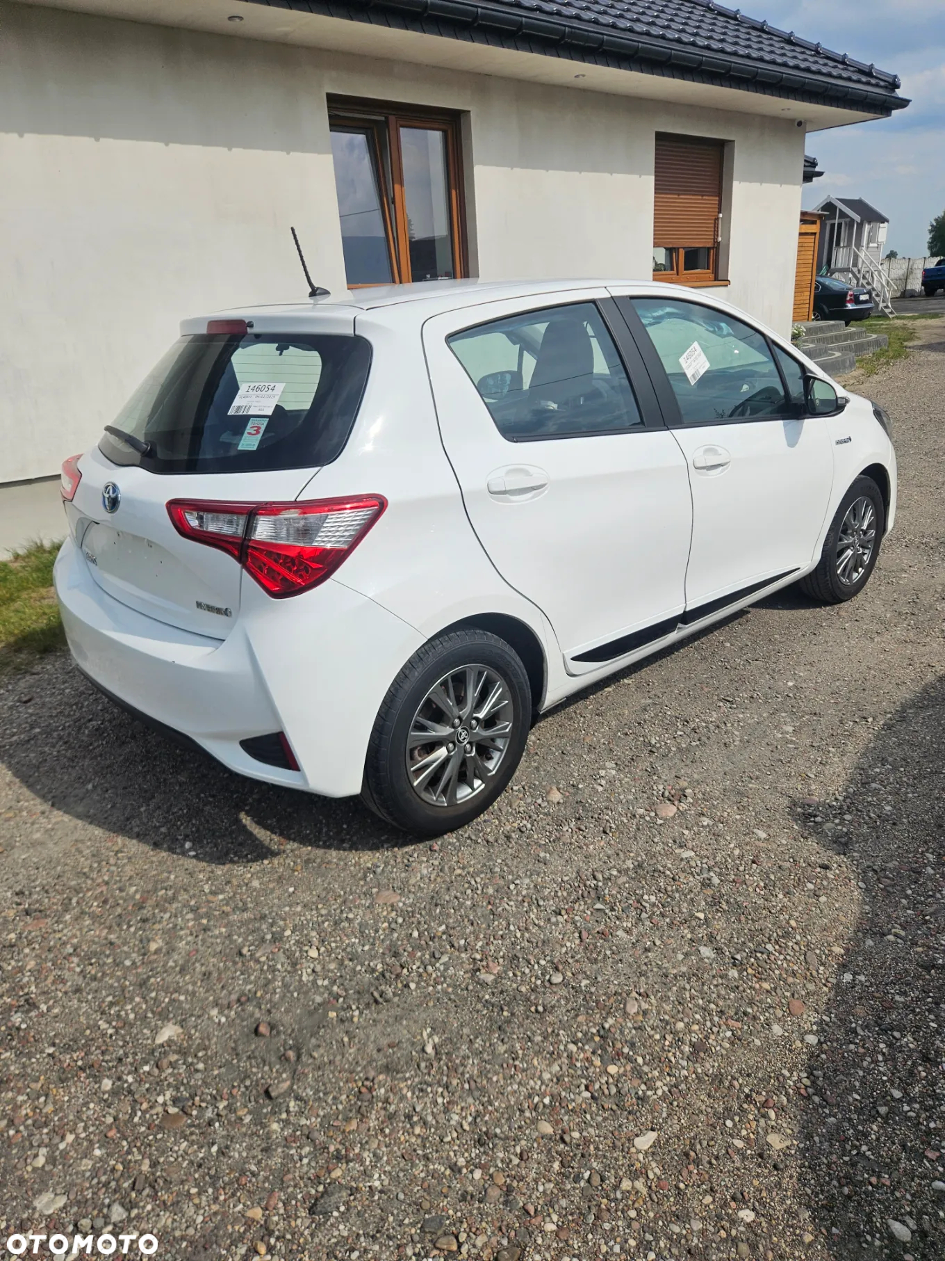 Toyota Yaris Hybrid 100 Active - 3