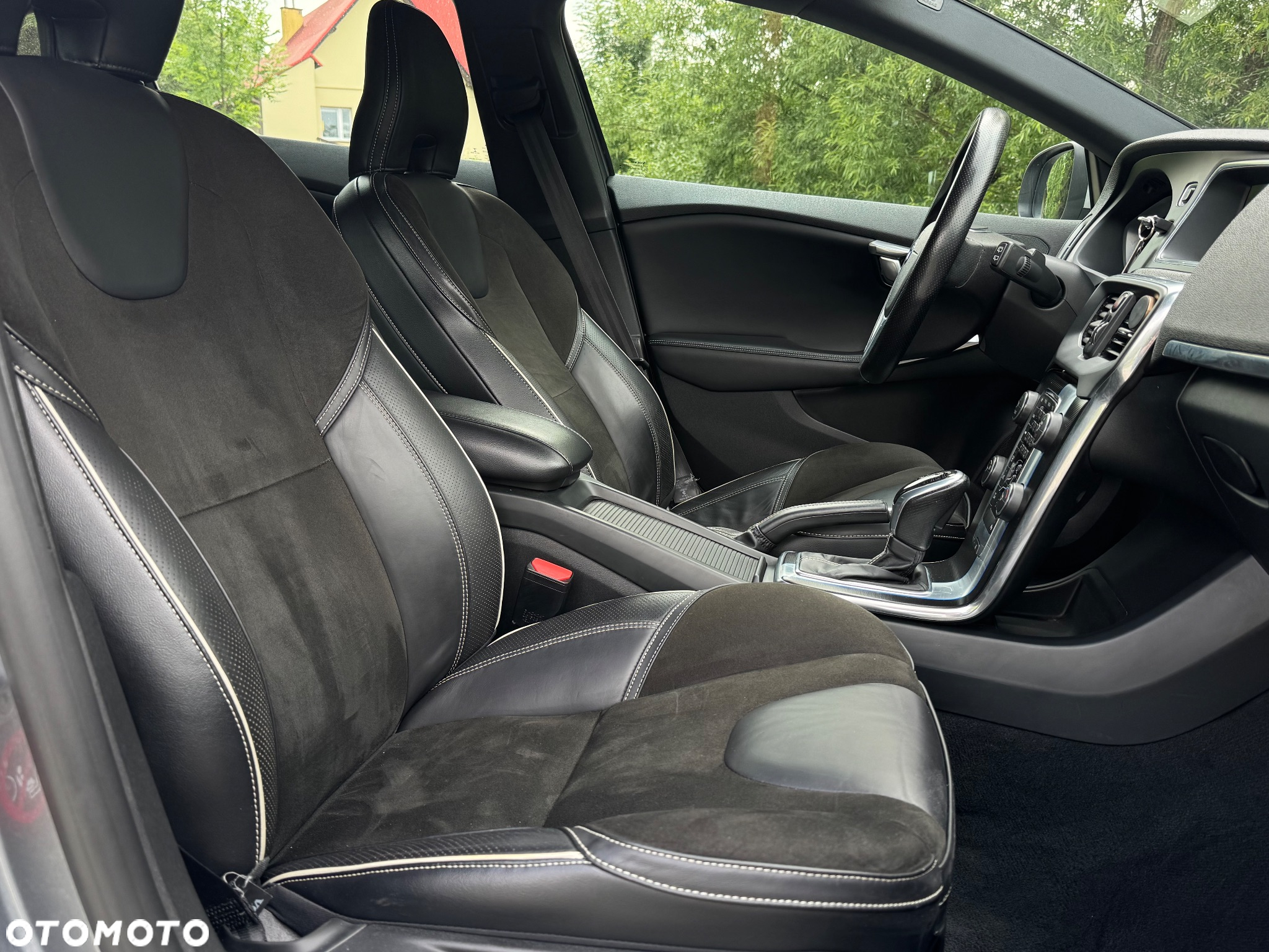 Volvo V40 D2 Drive-E R-Design Momentum - 11