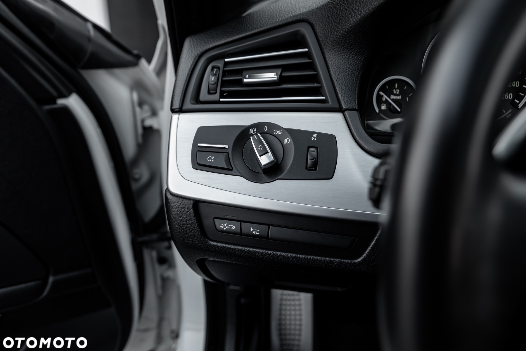 BMW Seria 5 M550d xDrive Touring Sport-Aut - 31