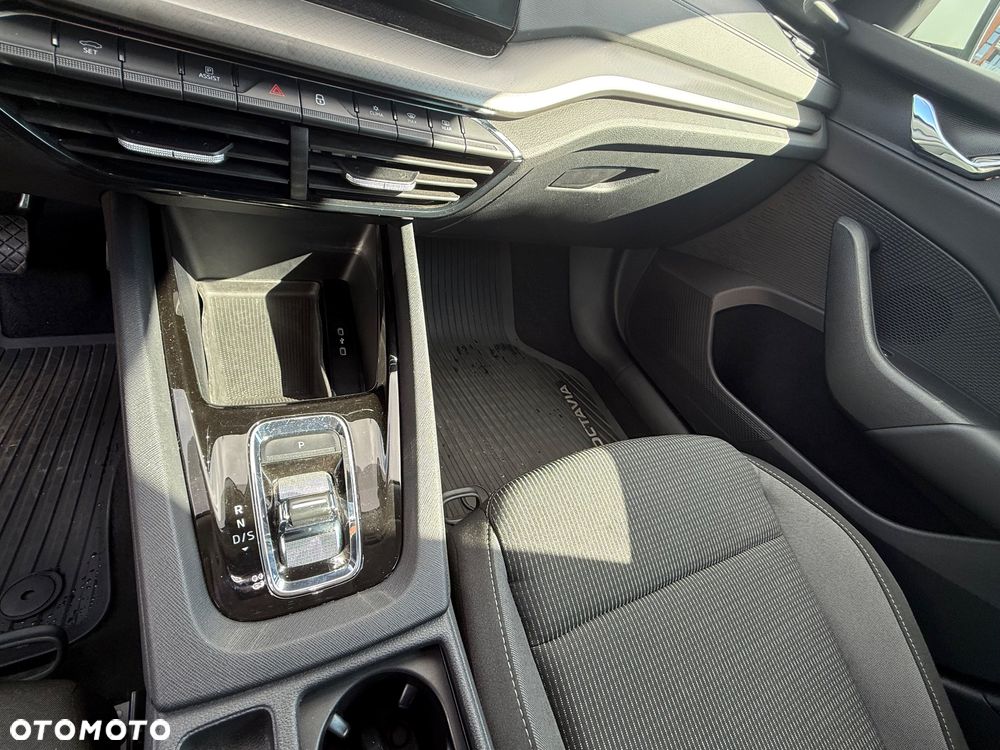 Skoda Octavia 2.0 TDI Ambition DSG - 14