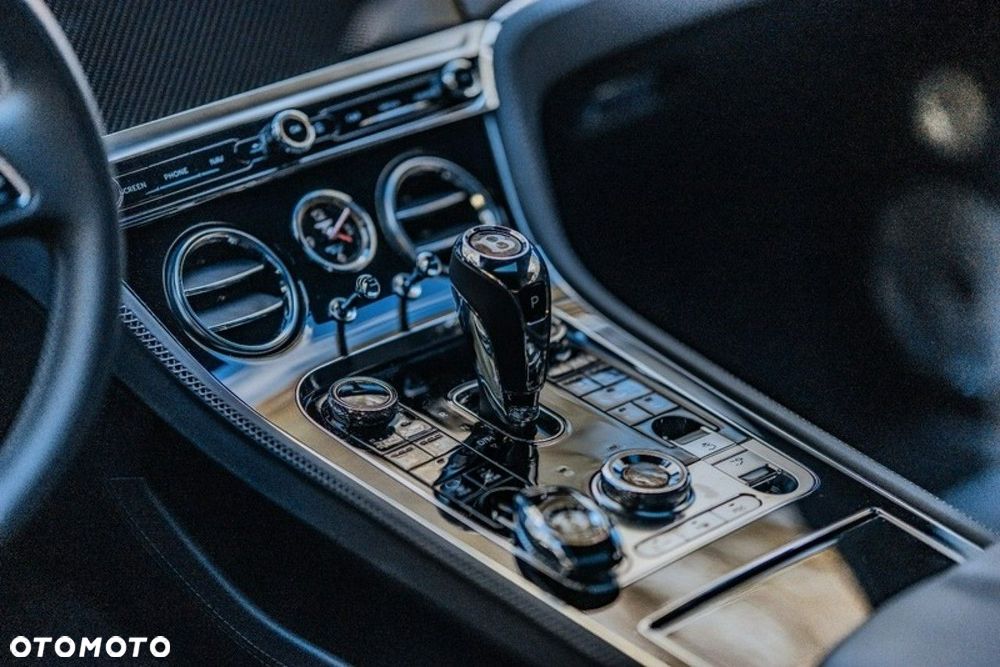 Bentley Continental GT New V8 - 13
