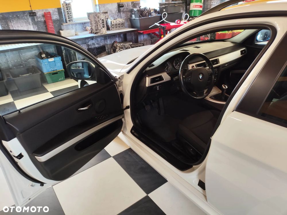 BMW Seria 3 318i - 9