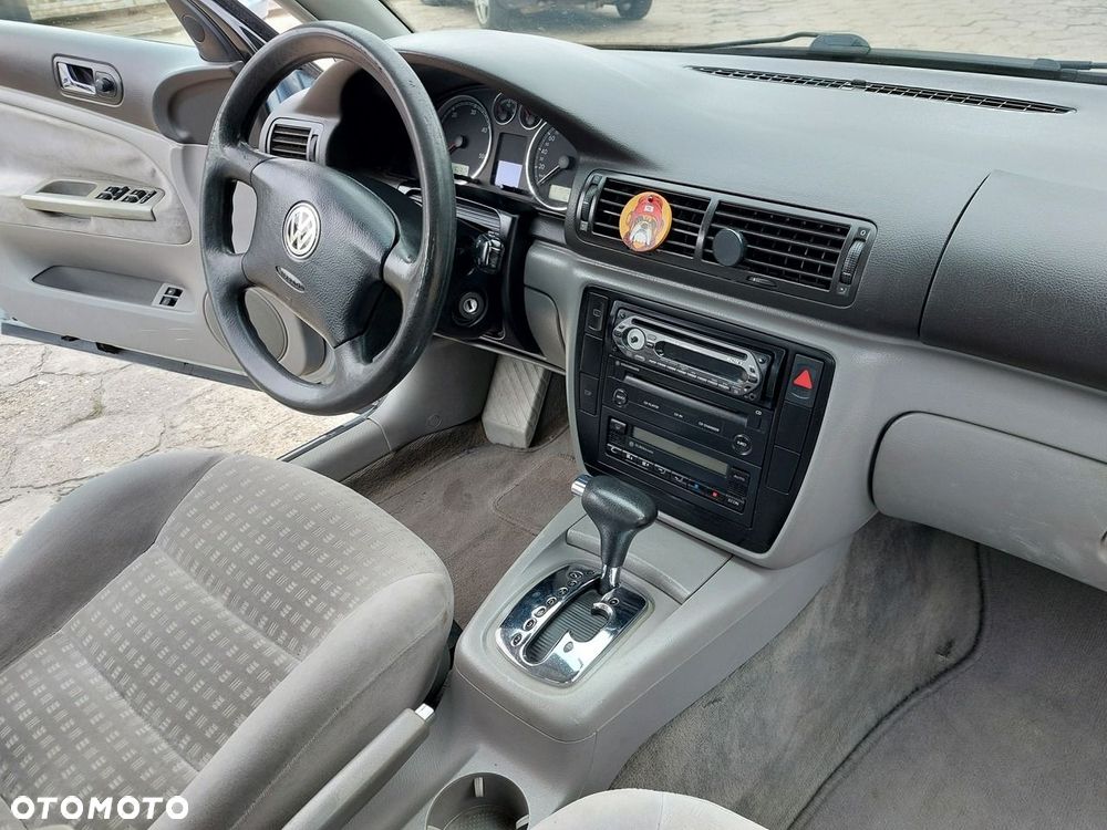 Volkswagen Passat - 15