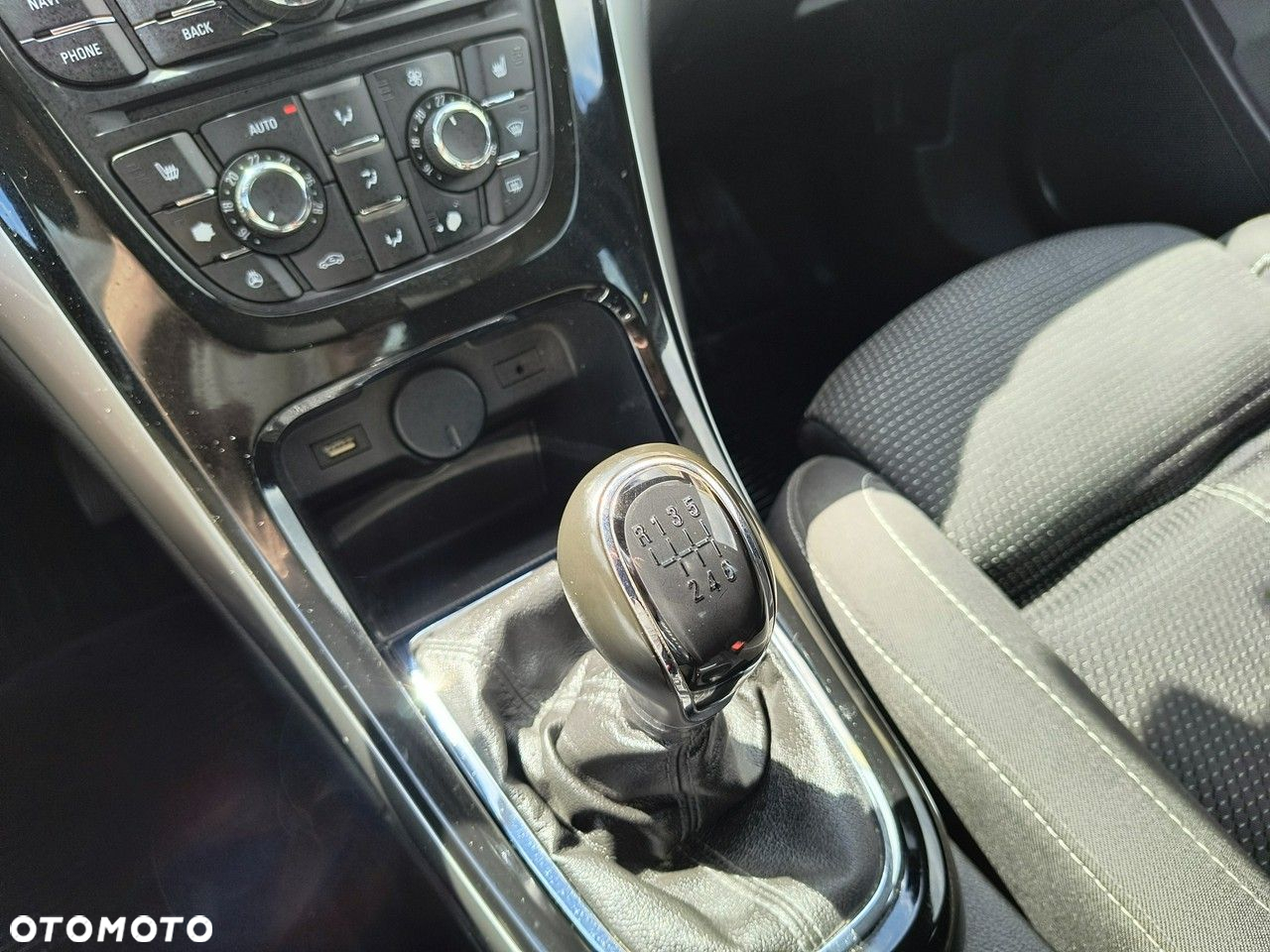 Opel Astra IV 2.0 CDTI Cosmo S&S - 25