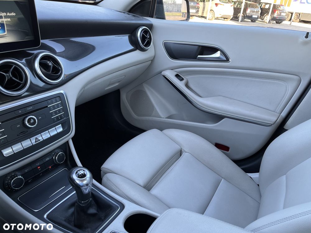 Mercedes-Benz CLA 180 - 8