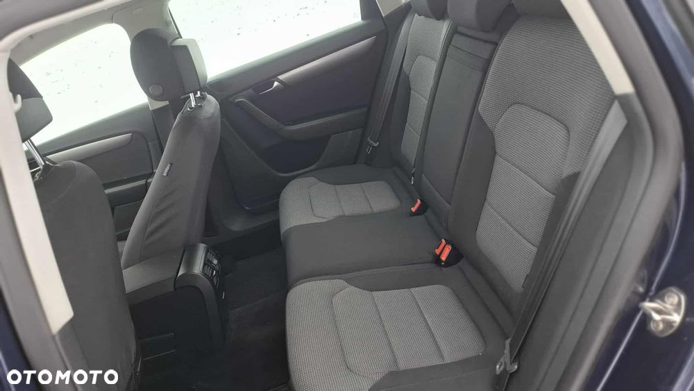 Volkswagen Passat 1.6 TDI Comfortline - 6