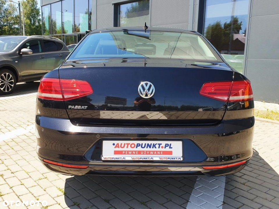 Volkswagen Passat - 4