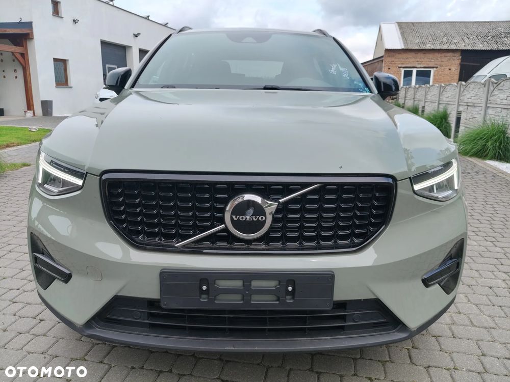 Volvo XC 40 T4 Plug-In Hybrid R-Design - 2