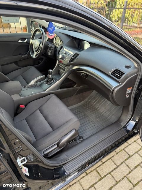 Honda Accord 2.0 Executive Nav - 9