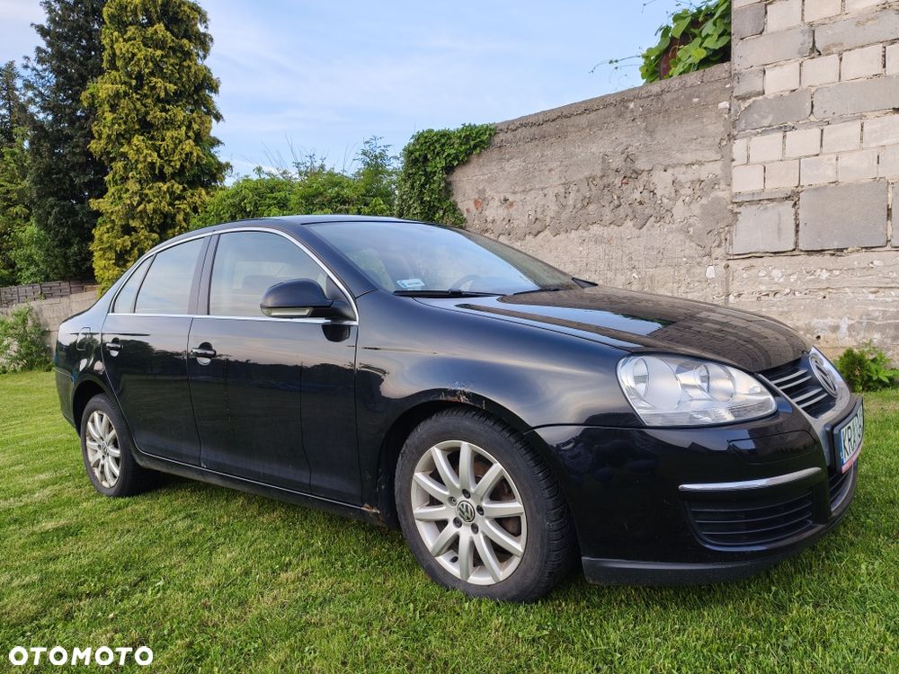Volkswagen Jetta - 3