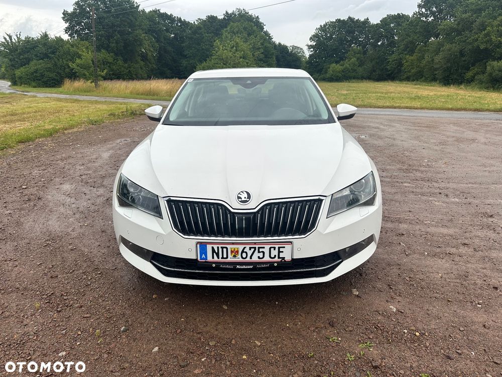 Skoda Superb 2.0 TDI 4x4 Premium Edition - 9