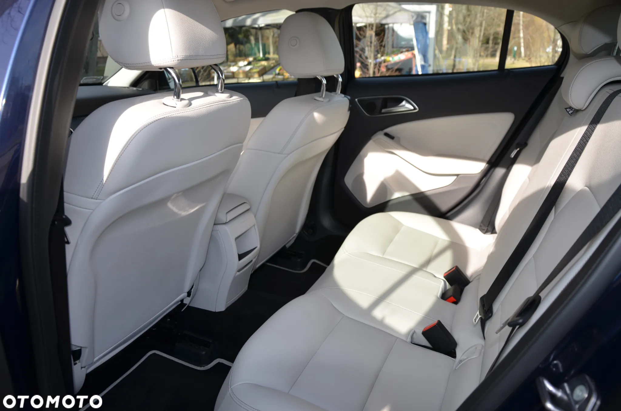 Mercedes-Benz GLA 200 7G-DCT - 11