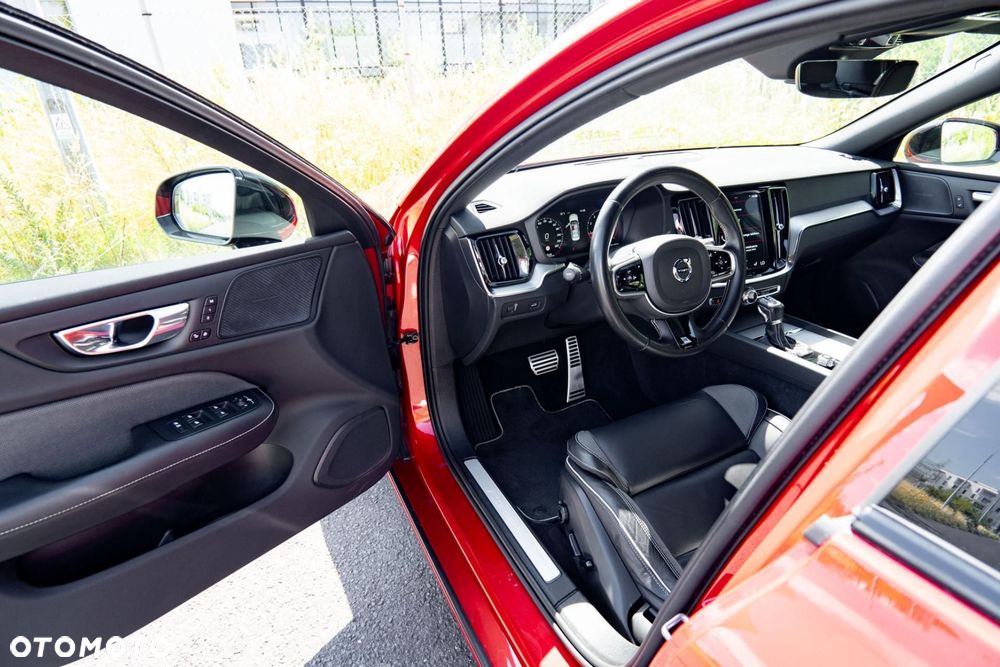 Volvo S60 T5 R-Design - 12