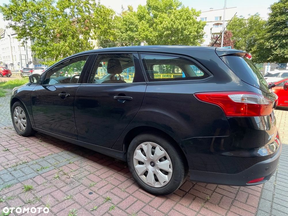 Ford Focus 1.6 Ambiente - 4