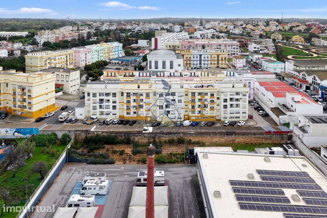 Apartamento T3 totalmente Remodelado no Parchal - Lagoa - Grande imagem: 3/41