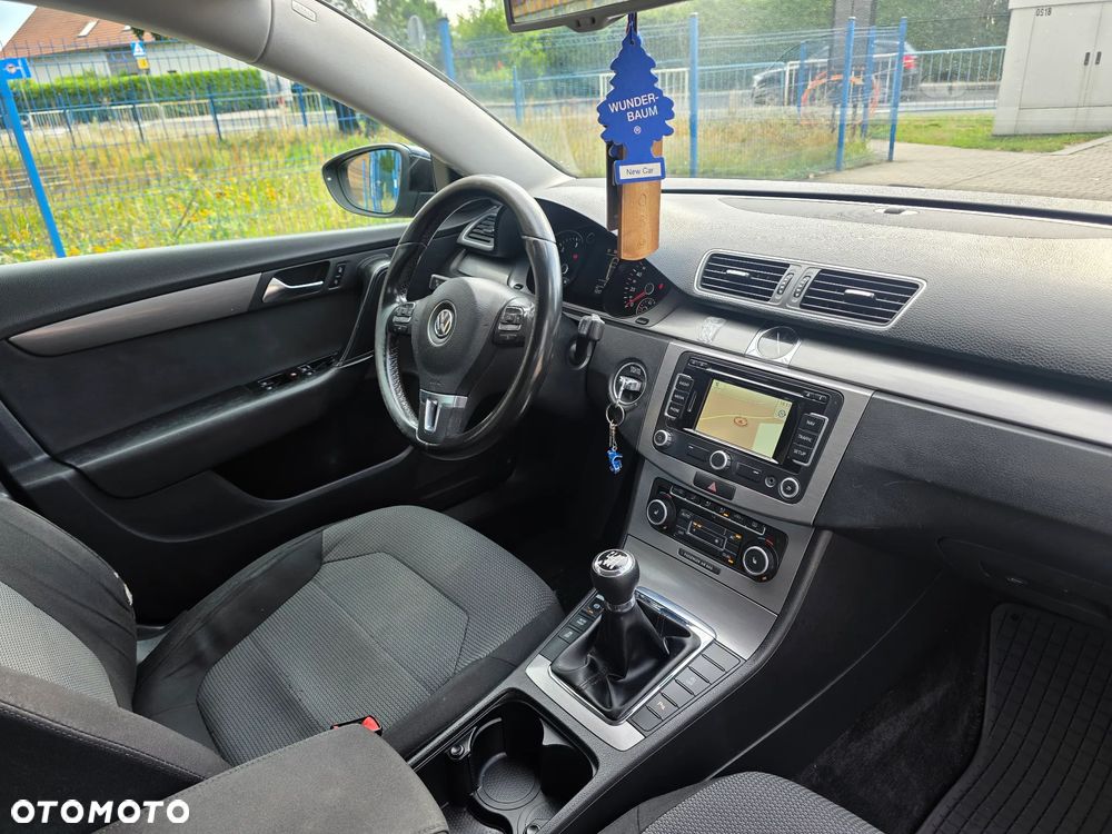 Volkswagen Passat 1.6 TDI Comfortline - 16