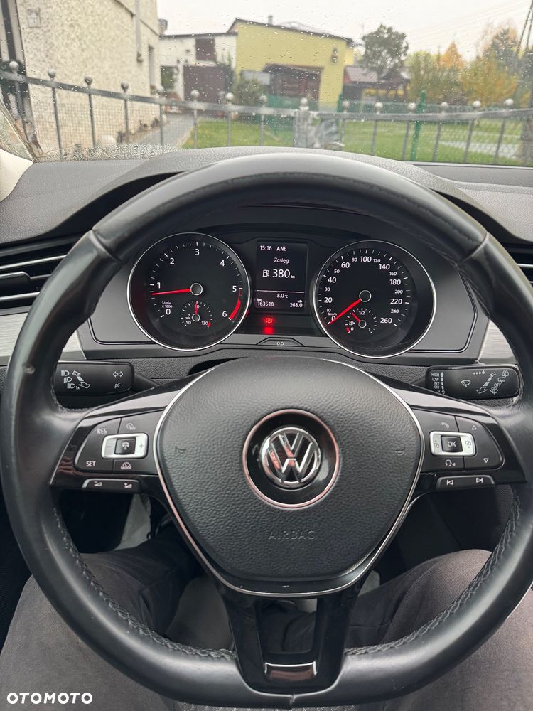 Volkswagen Passat - 14