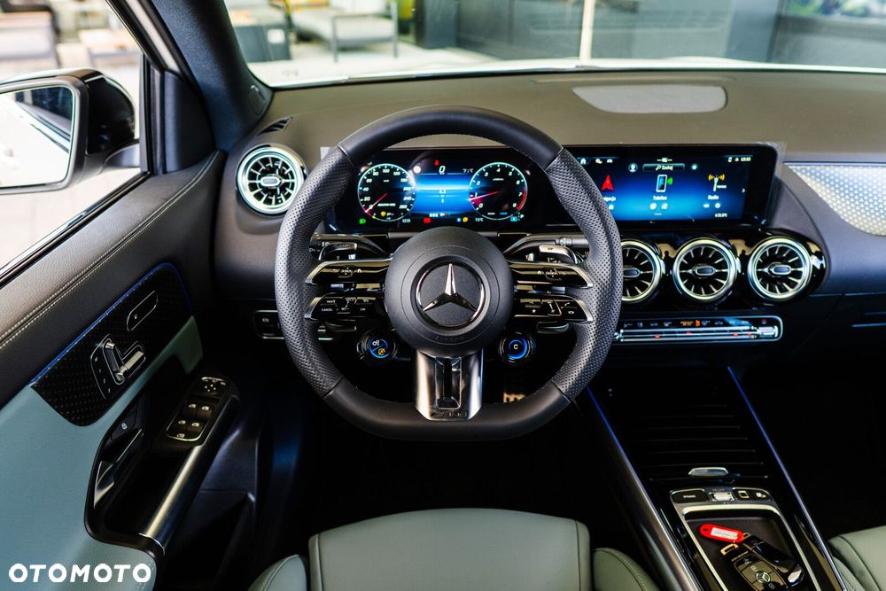 Mercedes-Benz GLA - 14
