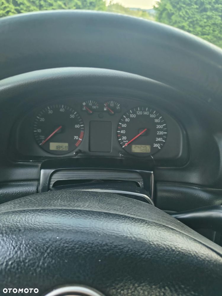 Volkswagen Passat - 11