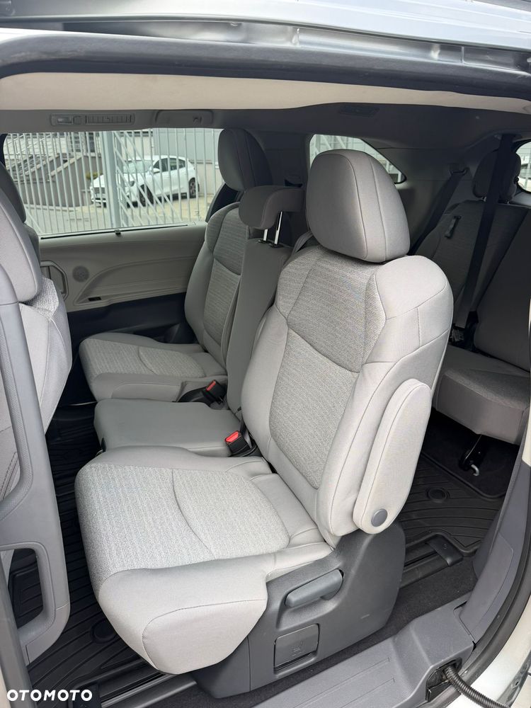 Toyota Sienna - 7