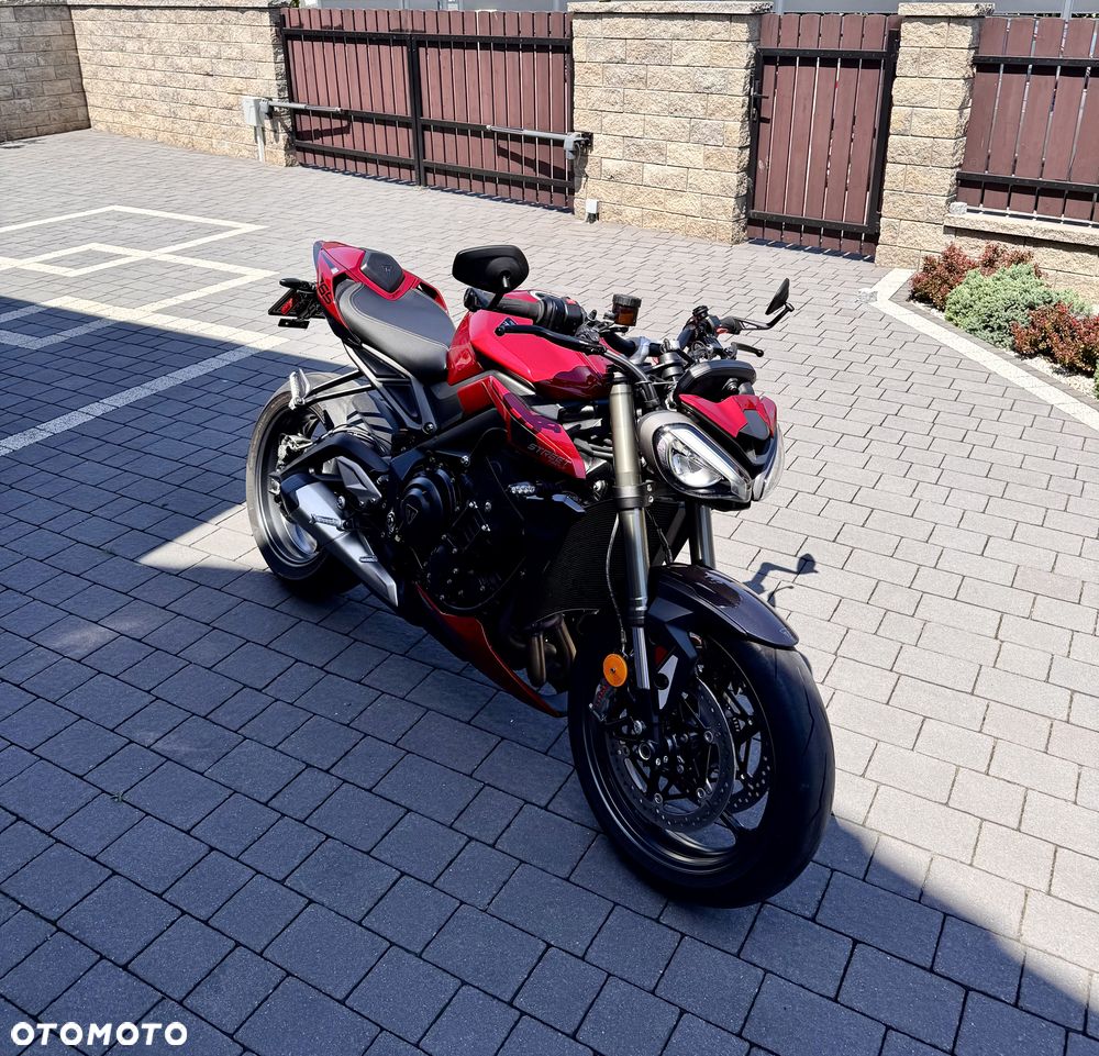Triumph Street Triple - 1