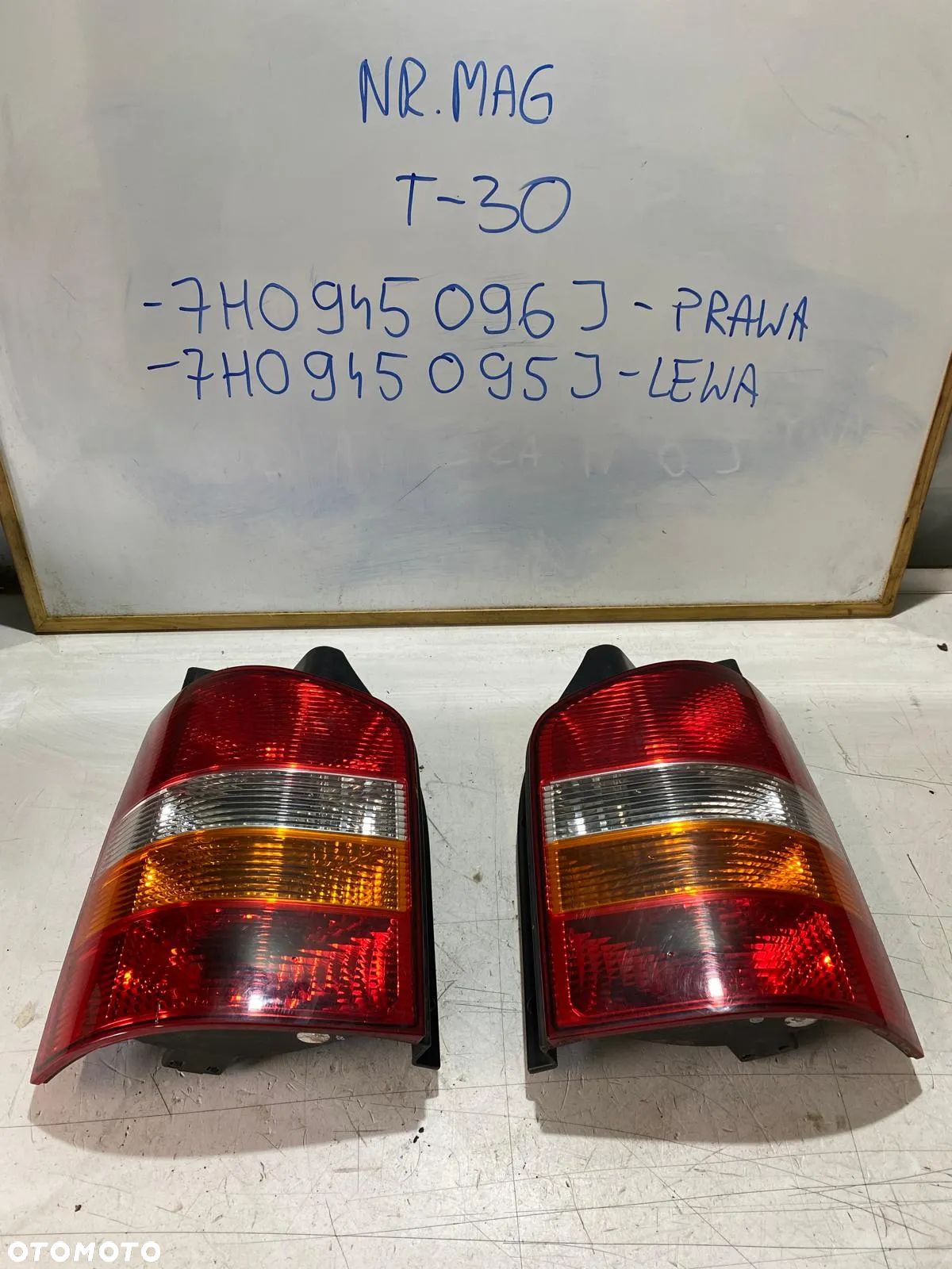 LAMPA LEWA LUB PRAWA TYŁ TYLNA VW T5 7H0945095J 7H0945096J - 1